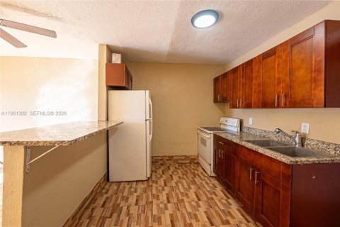 Commercial property in Miami, Florida 115.11 sq.m. № 2022149 - photo 7