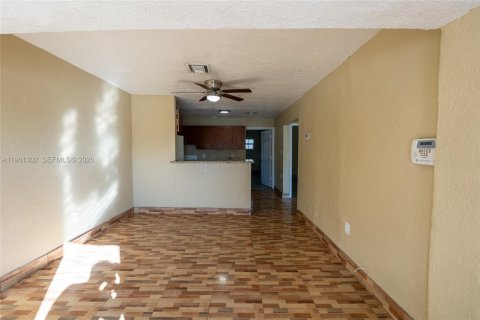 Commercial property in Miami, Florida 115.11 sq.m. № 2022149 - photo 4