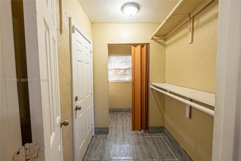 Commercial property in Miami, Florida 115.11 sq.m. № 2022149 - photo 11