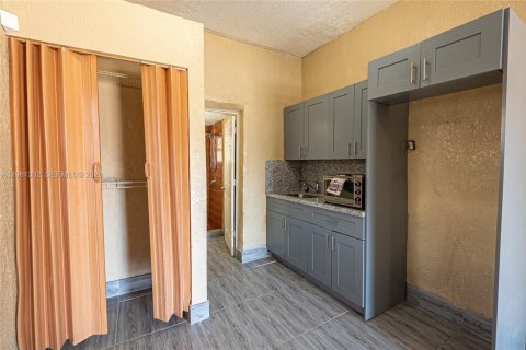 Commercial property in Miami, Florida 115.11 sq.m. № 2022149 - photo 18