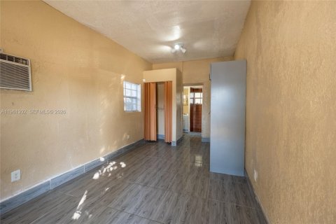 Commercial property in Miami, Florida 115.11 sq.m. № 2022149 - photo 16