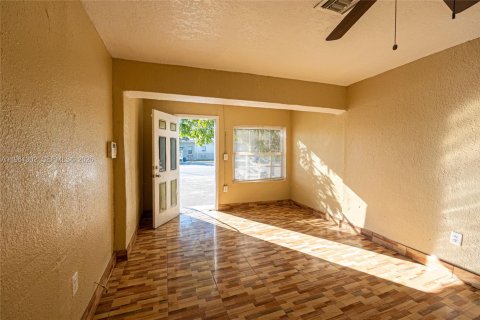 Commercial property in Miami, Florida 115.11 sq.m. № 2022149 - photo 6