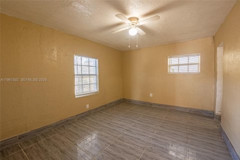 Commercial property in Miami, Florida 115.11 sq.m. № 2022149 - photo 10