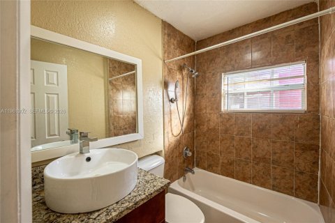 Commercial property in Miami, Florida 115.11 sq.m. № 2022149 - photo 15