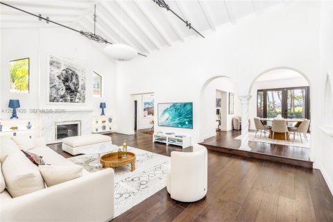 House in Miami Beach, Florida 4 bedrooms, 408.77 sq.m. № 2076120 - photo 2