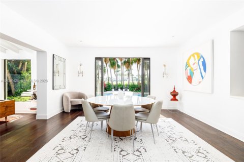 House in Miami Beach, Florida 4 bedrooms, 408.77 sq.m. № 2076120 - photo 8