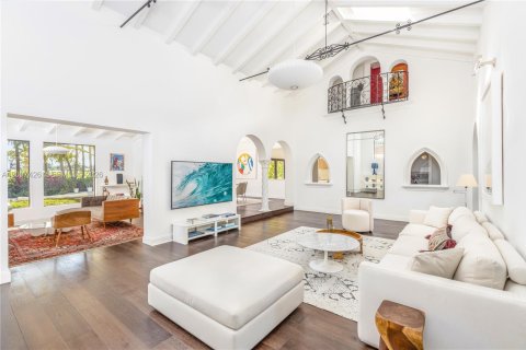 House in Miami Beach, Florida 4 bedrooms, 408.77 sq.m. № 2076120 - photo 3