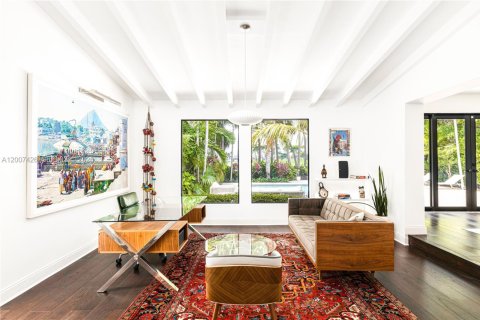 House in Miami Beach, Florida 4 bedrooms, 408.77 sq.m. № 2076120 - photo 4