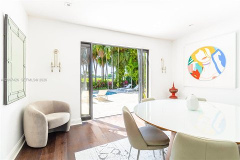 House in Miami Beach, Florida 4 bedrooms, 408.77 sq.m. № 2076120 - photo 9