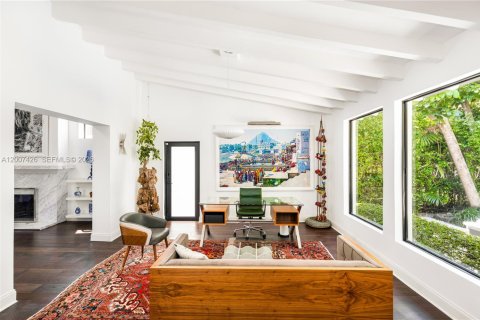 House in Miami Beach, Florida 4 bedrooms, 408.77 sq.m. № 2076120 - photo 6