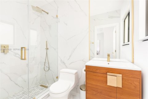 House in Miami Beach, Florida 4 bedrooms, 408.77 sq.m. № 2076120 - photo 27