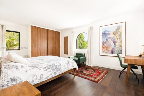 House in Miami Beach, Florida 4 bedrooms, 408.77 sq.m. № 2076120 - photo 26