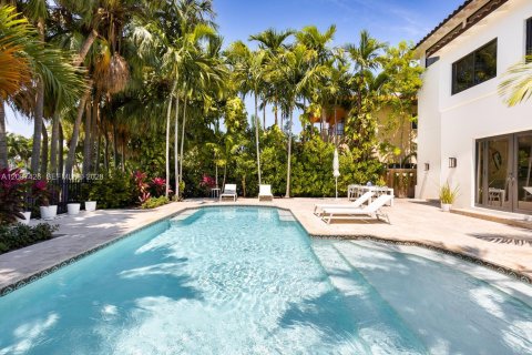 House in Miami Beach, Florida 4 bedrooms, 408.77 sq.m. № 2076120 - photo 10