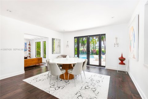 House in Miami Beach, Florida 4 bedrooms, 408.77 sq.m. № 2076120 - photo 7