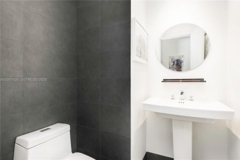 House in Miami Beach, Florida 4 bedrooms, 408.77 sq.m. № 2076120 - photo 14