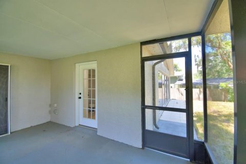 House in Land O' Lakes, Florida 3 bedrooms, 164.44 sq.m. № 1827875 - photo 17