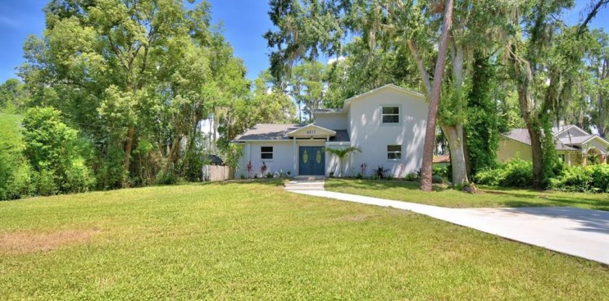 House in Land O' Lakes, Florida 3 bedrooms, 164.44 sq.m. № 1827875