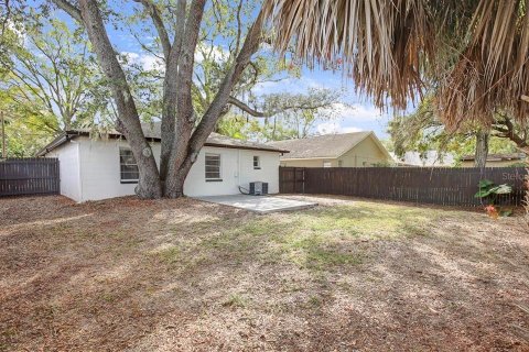 House in Tampa, Florida 3 bedrooms, 99.96 sq.m. № 2211066 - photo 14