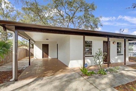 House in Tampa, Florida 3 bedrooms, 99.96 sq.m. № 2211066 - photo 13