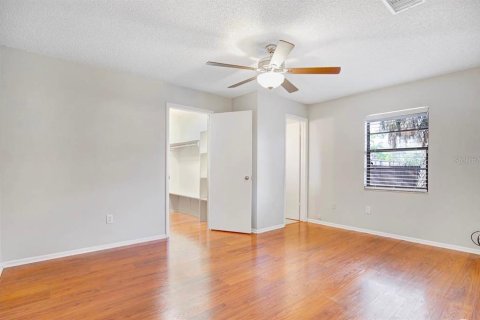 House in Tampa, Florida 3 bedrooms, 99.96 sq.m. № 2211066 - photo 4