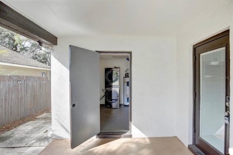House in Tampa, Florida 3 bedrooms, 99.96 sq.m. № 2211066 - photo 10