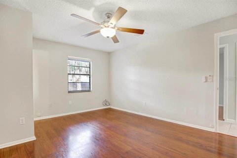 House in Tampa, Florida 3 bedrooms, 99.96 sq.m. № 2211066 - photo 5