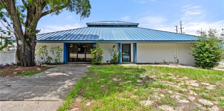 Commercial property in Lake Wales, Florida 307.51 sq.m. № 2197211