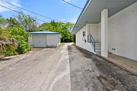 Commercial property in Lake Wales, Florida 307.51 sq.m. № 2197211 - photo 6