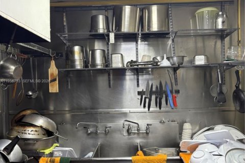 Propiedad comercial en venta en Medley, Florida № 2010652 - foto 16