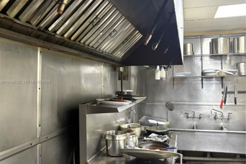 Propiedad comercial en venta en Medley, Florida № 2010652 - foto 15