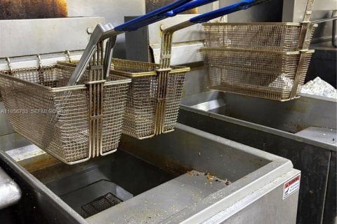 Propiedad comercial en venta en Medley, Florida № 2010652 - foto 14