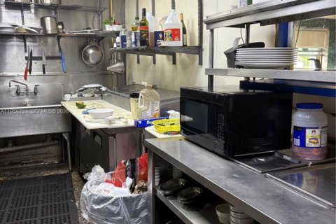 Propiedad comercial en venta en Medley, Florida № 2010652 - foto 13