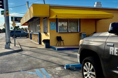 Propiedad comercial en venta en Medley, Florida № 2010652 - foto 4