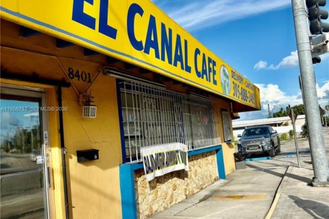 Propiedad comercial en venta en Medley, Florida № 2010652 - foto 2