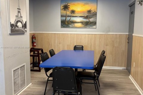 Propiedad comercial en venta en Medley, Florida № 2010652 - foto 10