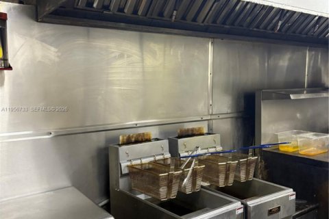 Propiedad comercial en venta en Medley, Florida № 2010652 - foto 18