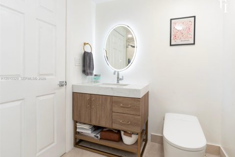 Condo in Coral Gables, Florida, 2 bedrooms  № 2076622 - photo 20