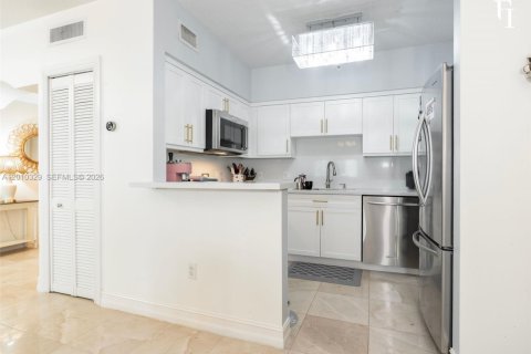 Condo in Coral Gables, Florida, 2 bedrooms  № 2076622 - photo 7