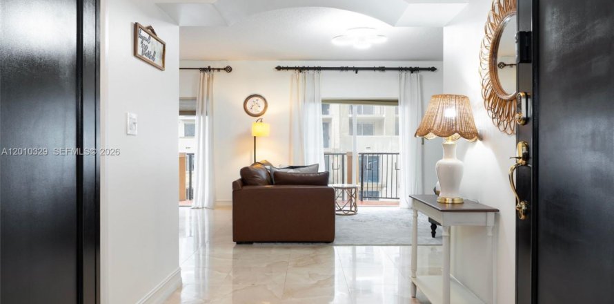 Condo in Coral Gables, Florida, 2 bedrooms  № 2076622