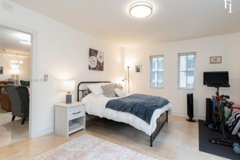 Condo in Coral Gables, Florida, 2 bedrooms  № 2076622 - photo 17