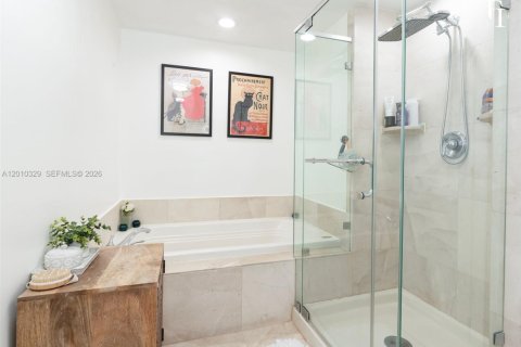 Condo in Coral Gables, Florida, 2 bedrooms  № 2076622 - photo 21