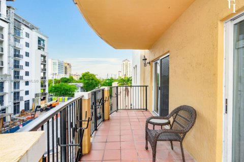 Condo in Coral Gables, Florida, 2 bedrooms  № 2076622 - photo 24