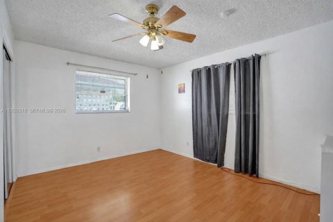 House in Tamarac, Florida 2 bedrooms, 146.69 sq.m. № 2030410 - photo 24