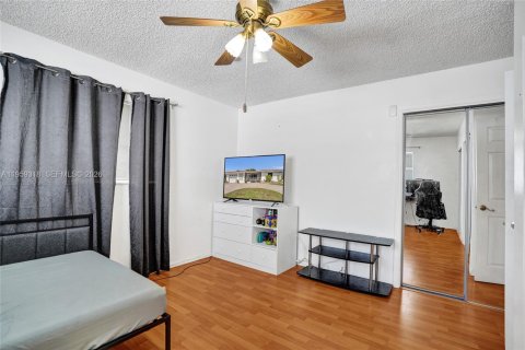 House in Tamarac, Florida 2 bedrooms, 146.69 sq.m. № 2030410 - photo 26