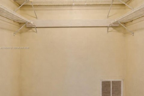 House in Tamarac, Florida 2 bedrooms, 146.69 sq.m. № 2030410 - photo 21