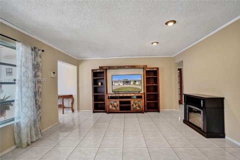 House in Tamarac, Florida 2 bedrooms, 146.69 sq.m. № 2030410 - photo 4