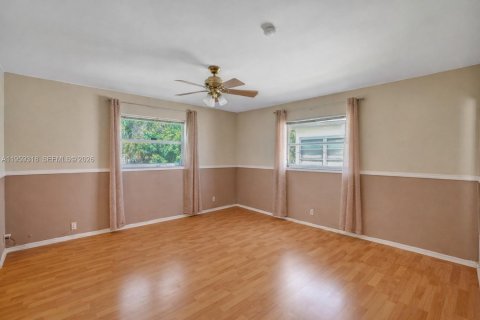 House in Tamarac, Florida 2 bedrooms, 146.69 sq.m. № 2030410 - photo 18