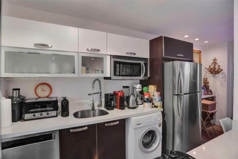 Condominio en venta en Miami Beach, Florida, 1 dormitorio, 65.03 m2 № 1979800 - foto 16