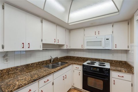 House in Bradenton, Florida 2 bedrooms, 80.36 sq.m. № 2202951 - photo 3