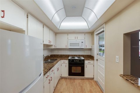 House in Bradenton, Florida 2 bedrooms, 80.36 sq.m. № 2202951 - photo 12